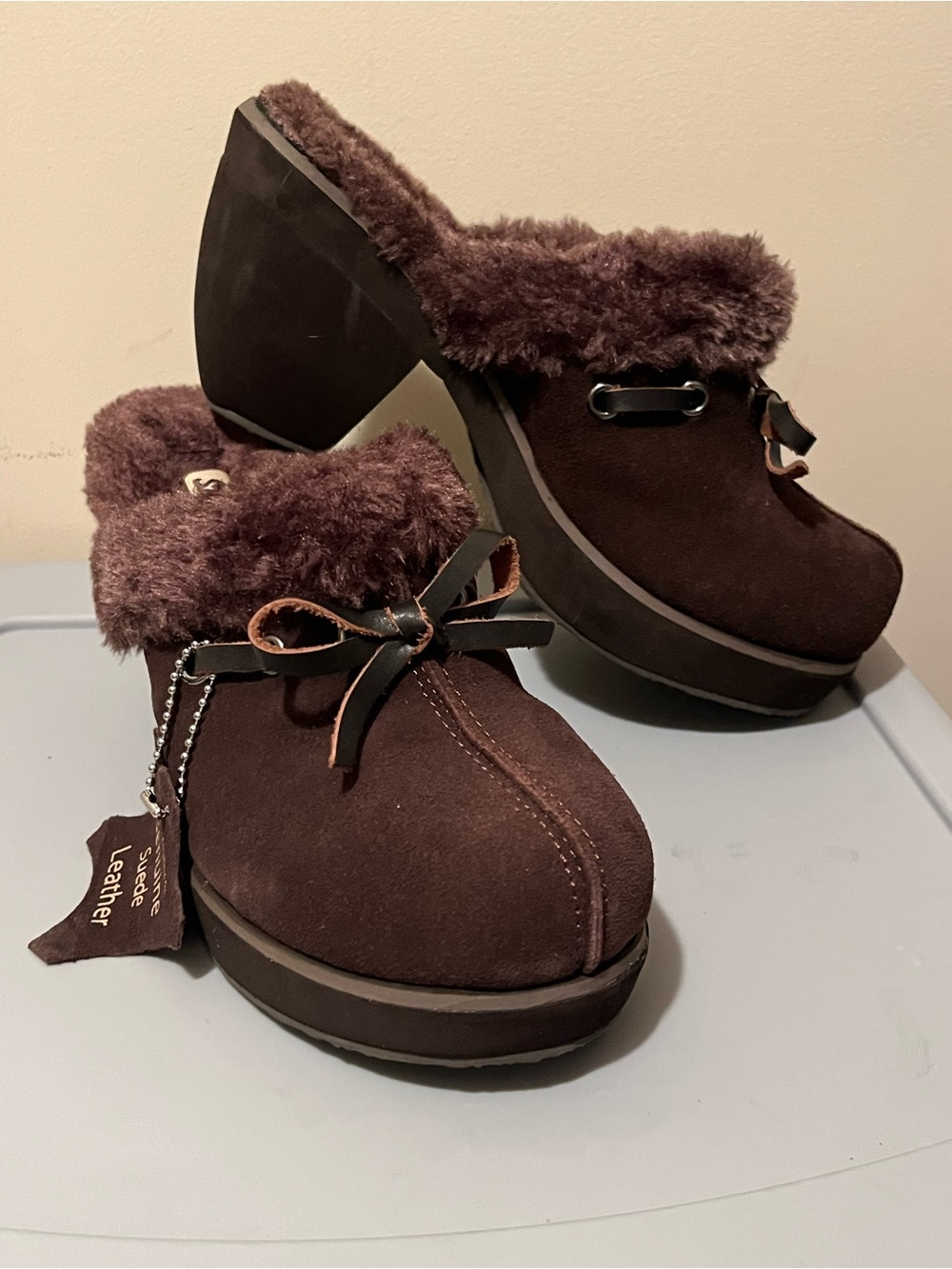 Skechers Shape Ups Womenโs Brown Leather Faux Fur Lined Mule Slip-On Slippers 6